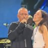 Eros Ramazzotti k&euml;ndon p&euml;r vajz&euml;n, ajo i bashkohet n&euml;