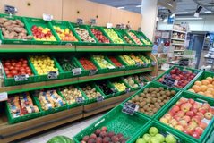N&euml; kulmin e sezonit prodhues, fluturojn&euml; &ccedil;mimet e perimeve
