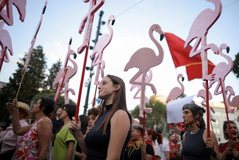 Der Spiegel: Pjes&euml;marrja n&euml; dit&euml;n e 35-t&euml; t&euml; protestave