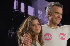 Robbie Williams k&euml;ndon hitin "Angels" me engj&euml;llin e tij