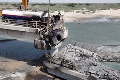 SHBA zgjeron sulmet ndaj Iranit, Teherani kund&euml;rp&euml;rgjigjet me raketa e