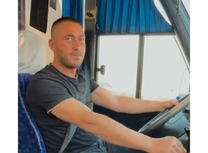 Dyshohet se p&euml;soi kolaps sh&euml;ndet&euml;sor, shoferi q&euml; humbi