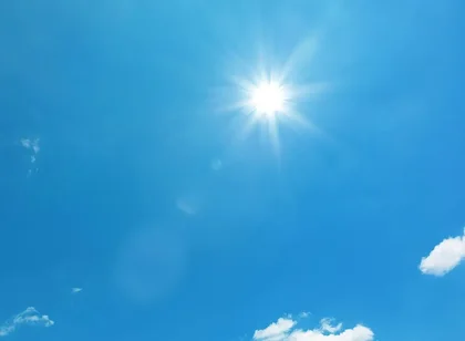 Temperatura deri n&euml; 34 grad&euml; celsius sot!
