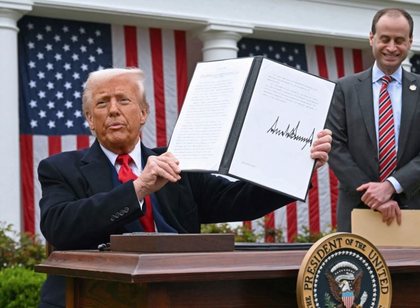 Trump vendos tarifa t&euml; reja p&euml;r m&euml; shum&euml; se 80 vende