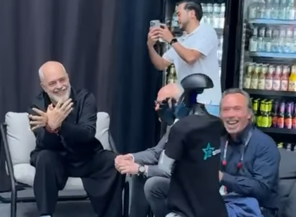 Kryeministri poston robotin n&euml; Gjermani, por si reagojn&euml;