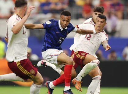 Pas 16 vitesh, Spanja shkon n&euml; finalen e Bot&euml;rorit