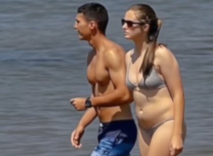 Kush &euml;sht&euml; djali q&euml; p&euml;rflitet si i dashuri i Princesh&euml;s