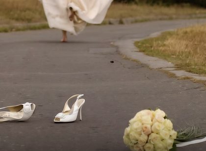 U divorcua vet&euml;m 3 minuta pas martes&euml;s, pasi dh&euml;ndri e