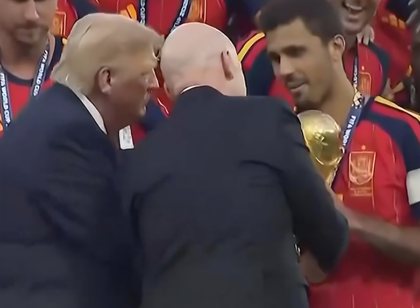 Karma! Trump u jep Kup&euml;n e Bot&euml;s spanjoll&euml;ve q&euml; i quajti