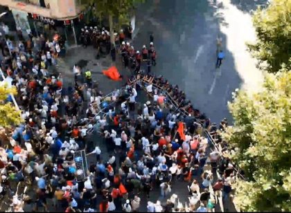 Seanca e fundit plenare/ Qytetar&euml;t protest&euml; para Kuvendit