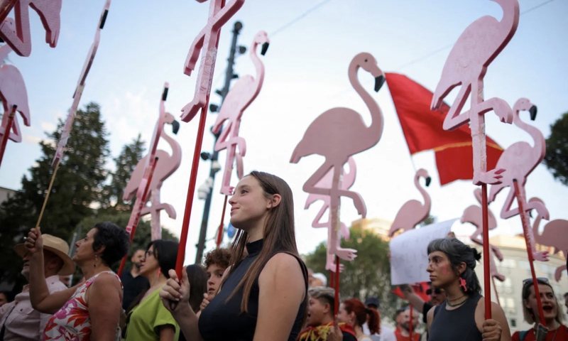 Der Spiegel: Pjes&euml;marrja n&euml; dit&euml;n e 35-t&euml; t&euml; protestave