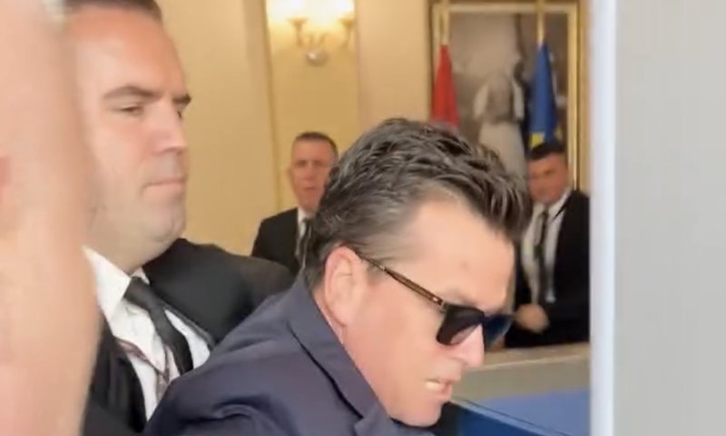 Agron Shehaj reagon pasi iu ndalua hyrja n&euml; Kuvend: Me urdh&euml;r t&euml;