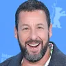 T&euml; gjith&euml; burrat q&euml; ngjajn&euml; me Adam Sandler jan&euml;