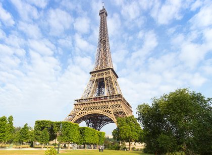 Eiffel Tower to open with limited hours due to heat