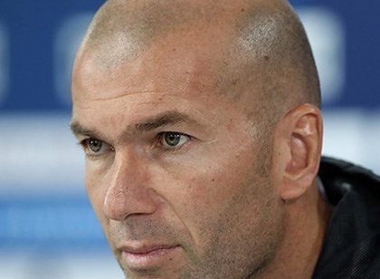 Zinedine Zidane merr drejtimin e Komb&euml;tares franceze