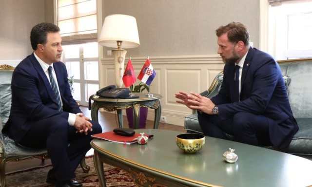 Ministri i Mbrojtjes s&euml; Kroacis&euml; vizit&euml; n&euml; Shqip&euml;ri,