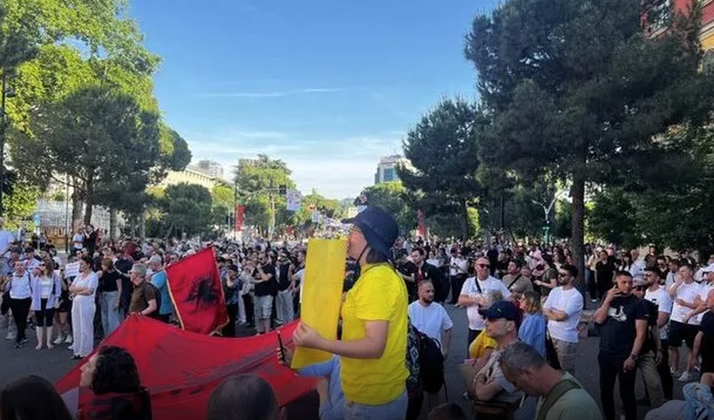 A mendoni se protesta p&euml;r Zv&euml;rnecin &euml;sht&euml; e drejt&euml;?
