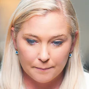 "Më p*rdhunoi një kryeministër i njohur, ai