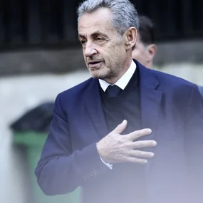 "Mirë se erdhe Sarkozi"/ Si e pritën të burgosurit