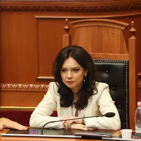 "PS duhet t&euml; mbledh&euml; mendjen", Spiropali i p&euml;rgjigjet