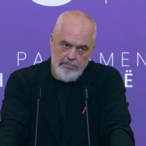 &ldquo;Qeveria s&rsquo;e dor&euml;zon kurr&euml; timonin&rdquo;, Rama: Nuk