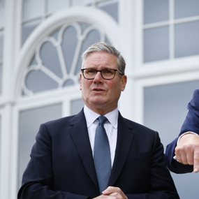 Bomba e Trump: Starmer jep dor&euml;heqjen t&euml; h&euml;n&euml;n, i uroj