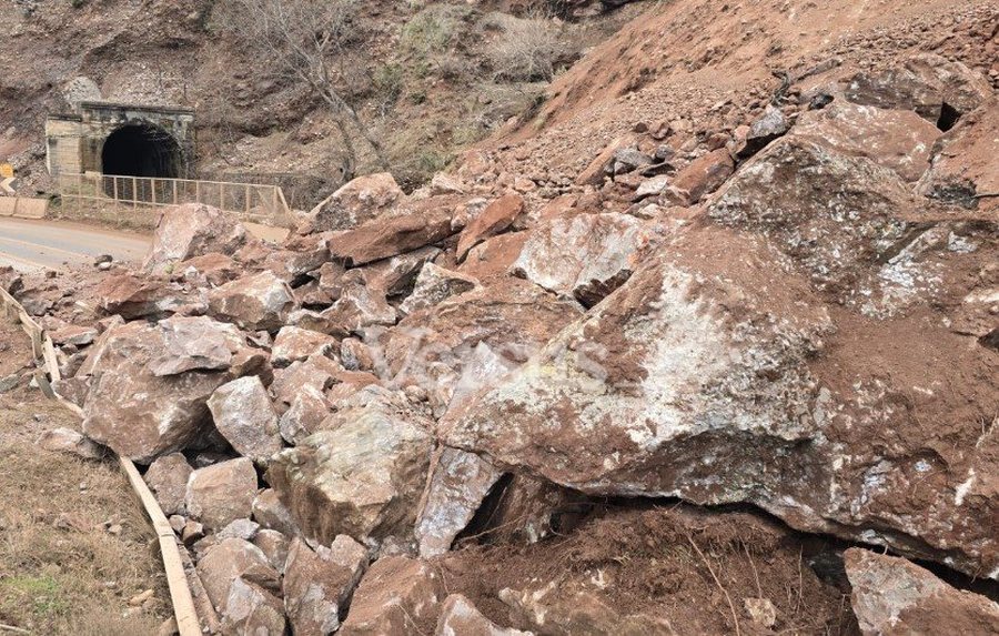 FOTOT/ Shembet masivi i shk&euml;mbinjve n&euml; rrug&euml;n