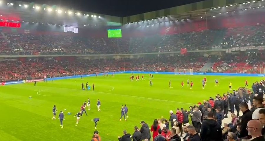Atmosferë e zjarrtë në “Air Albania”, stadiumi