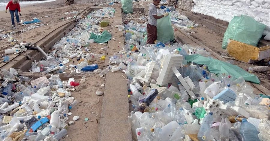 Plazhi i Dubrovnikut nën pushtetin e plehrave të Shqipërisë!