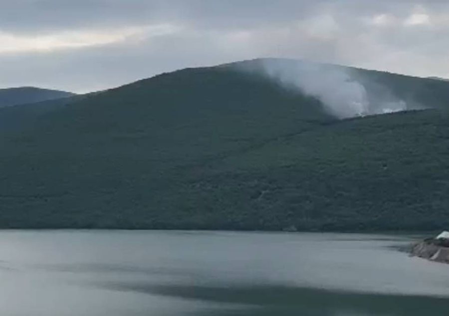 VIDEO/ Kukësi mbulohet nga tymi, plehrat digjen pak metra larg qytetit