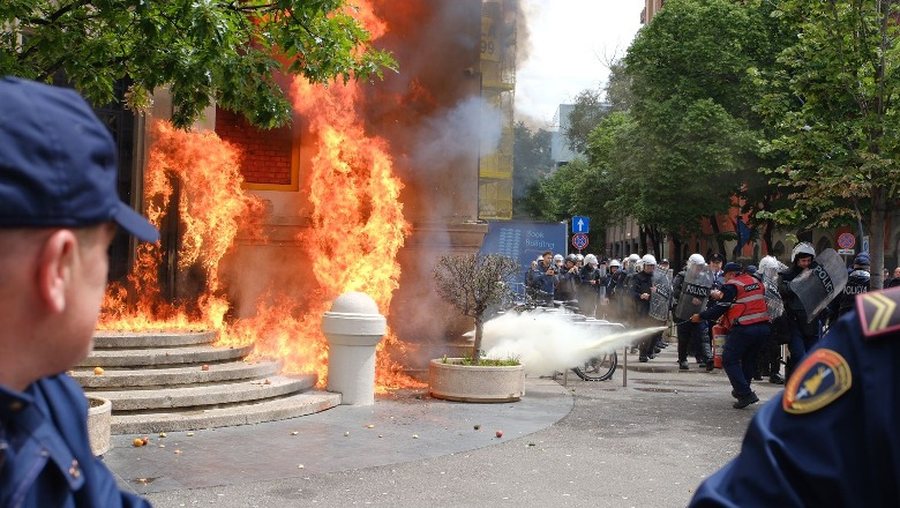 Protesta te Bashkia, policia njofton bllokimet e rrugëve që do të