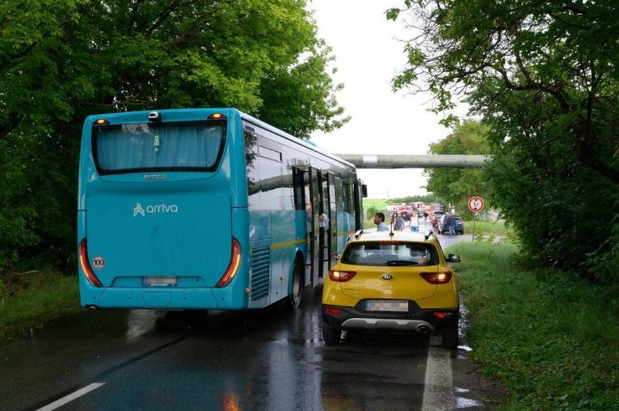 Aksident i rëndë në Sllovaki, treni përplas autobusin, 5