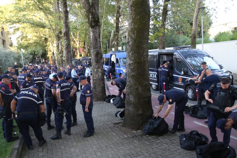 Opozita proteston  pa Berishën në bulevardin