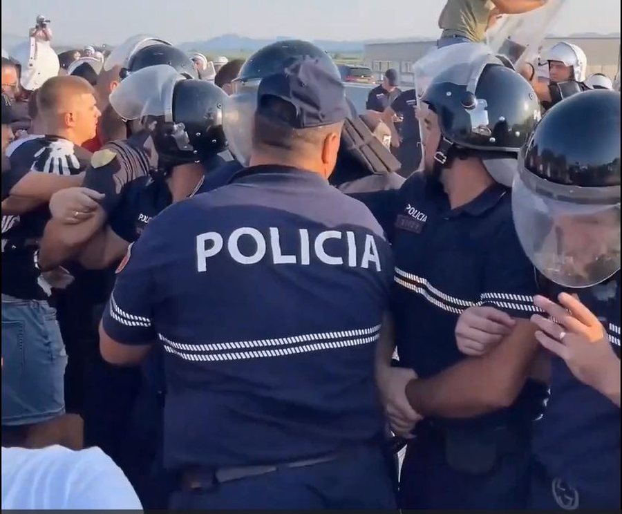 VIDEO/ Banorët Fushë Krujës bllokojnë autostradën