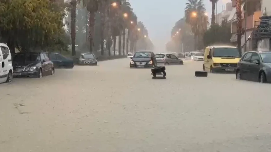 VIDEO/ Uji rrëmben një grua në Vlorë, situata dramatike.