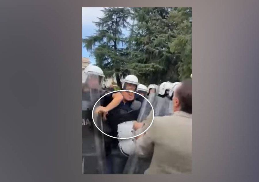 VIDEO/ Efektivi i FNSH-së bëhet gati të nxjerrë armën