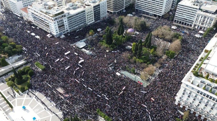 Grekët në protesta masive: Drejtësi për aksidentin e Tempit!