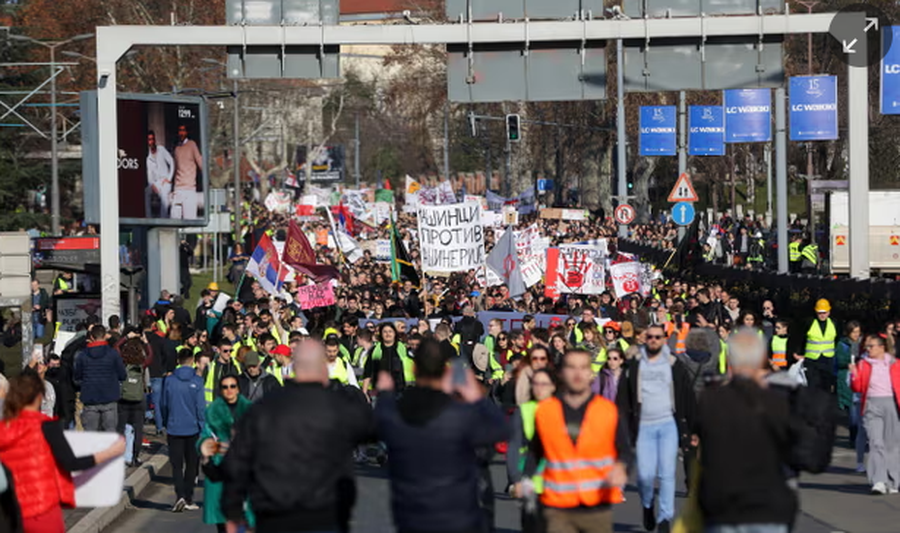 Protestat masive të studentëve “pushtuan” Beogradin,