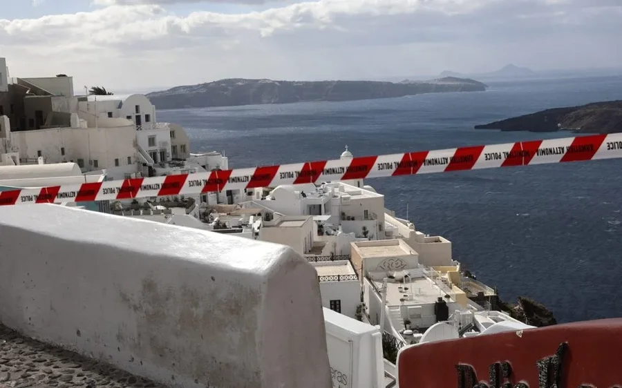 Santorini nuk gjen qetësi, “shkundet” sërish nga