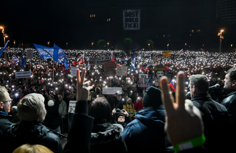 “Jep dorëheqjen”, Sllovakia ‘ngrihet në