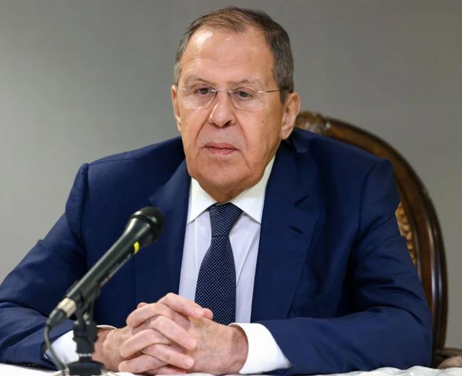 Moska zyrtare e Lavrov "flirtojnë" me Trump, sulmojnë