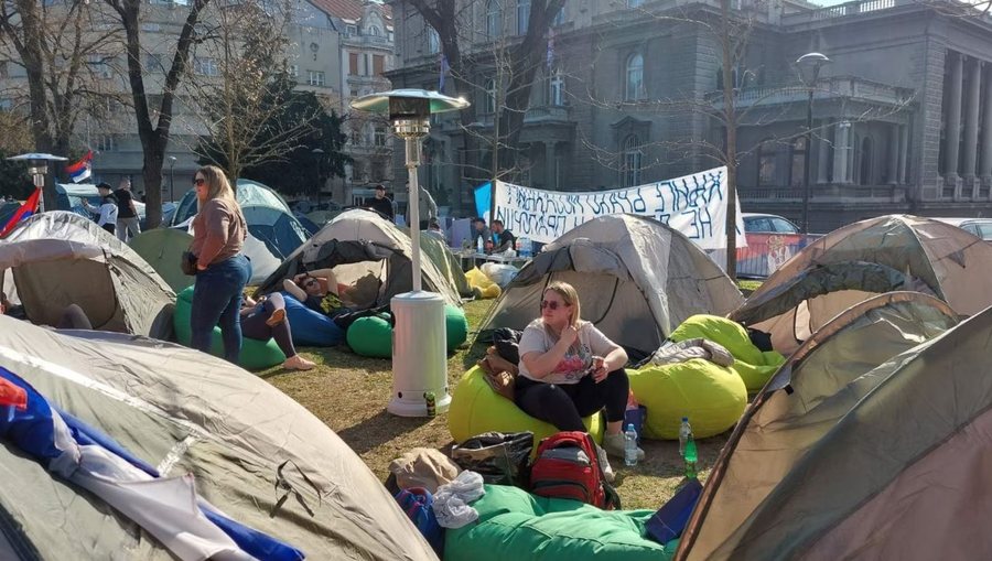 Serbë nga Kosova shkojnë në Beograd “për të