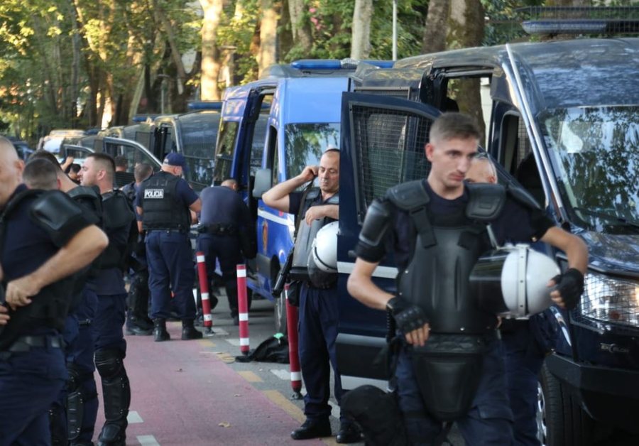 Që prej orës 14:00 bllokohet qarkullimi, policia publikon masat