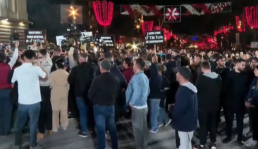 PD protestë për Tik Tok, të rinjtë nisen drejt