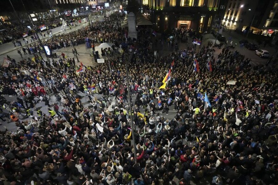 (VIDEO) Mbi 100 mijë njerëz në protestë/ Mbyllet tubimi