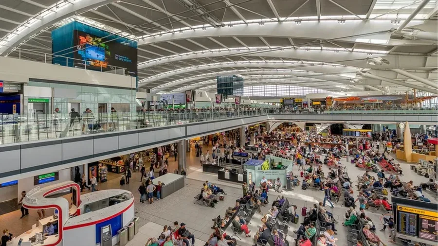 Pas anulimeve të fluturimee për shkak të zjarrit, Aeroporti i