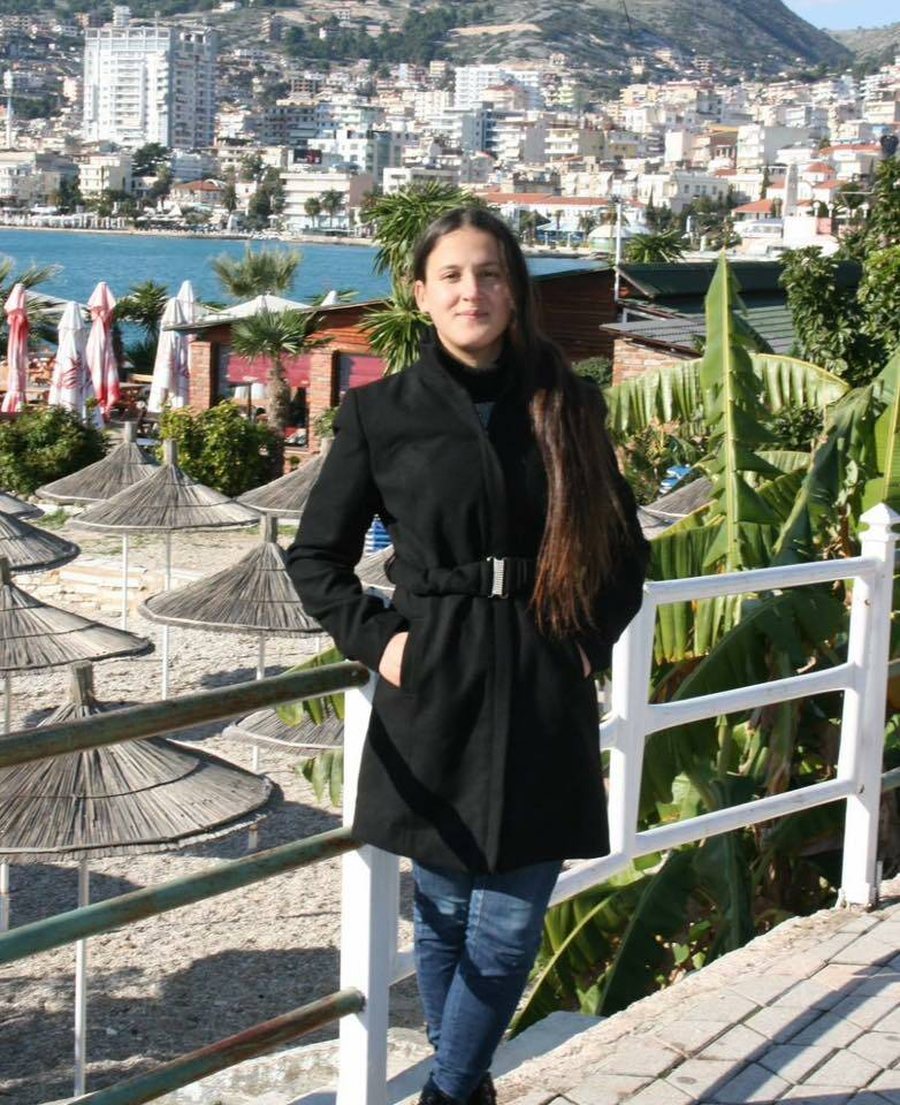 U gjet e vdekur dhe e lidhur pas një peme në Itali! Mesazhi i fundit