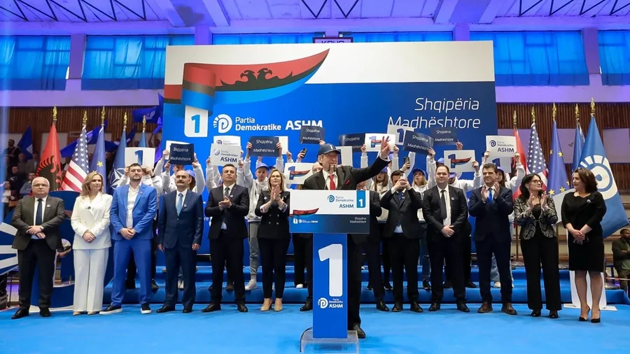 Kreu i Partisë Demokratike Sali Berisha njofton konferencë urgjente
