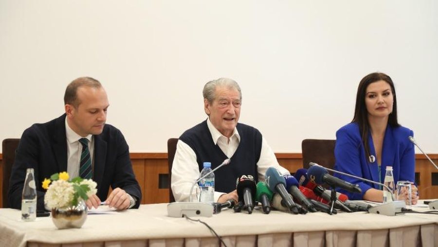 Lobimi do t'i heqë non gratën? Berisha përgjigjet: Lacivita