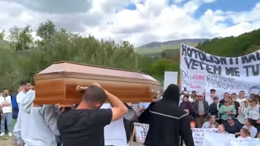 150 banesa për t’u shembur nga rruga, banorët e Hotolishtit